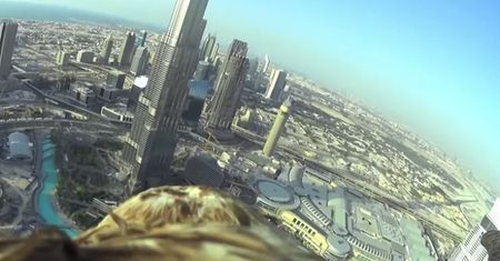 Film dnia. Orzeł - konkurencja dla drona? Niesamowite widoki z Dubaju