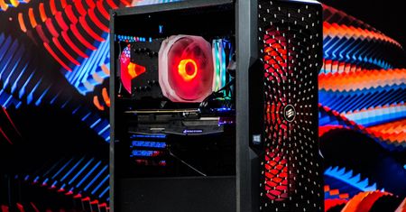 Poważne granie za niepoważnie niską cenę – wideorecenzja bardzo opłacalnego PC