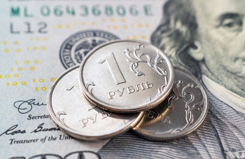 Rubel znów blisko psychologicznej bariery. Rosyjską walutę czeka "trudny tydzień"
