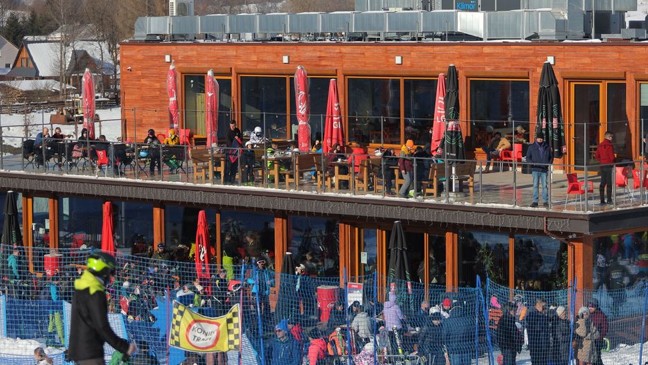 Tłumy turystów na nartach w Bieszczadach