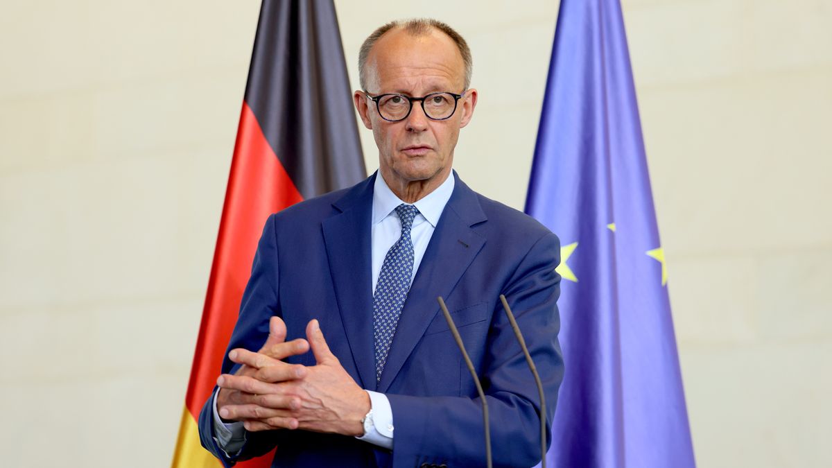German Chancellor Friedrich Merz attends a news conference after a meeting with Greek Prime Minister Kyriakos Mitsotakis at the chancellery in Berlin, Germany, 13 May 2025. EPA/HANNIBAL HANSCHKE Dostawca: PAP/EPA.