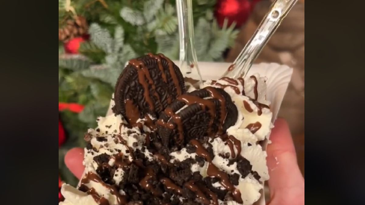 Pokazał ceny na jarmarku świątecznym w Gdańsku. Internautka: drogi ten kubek.  