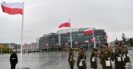 Warszawa. 2 maja świętujemy Dzień Flagi Rzeczypospolitej Polskiej. Uroczystości w stolicy