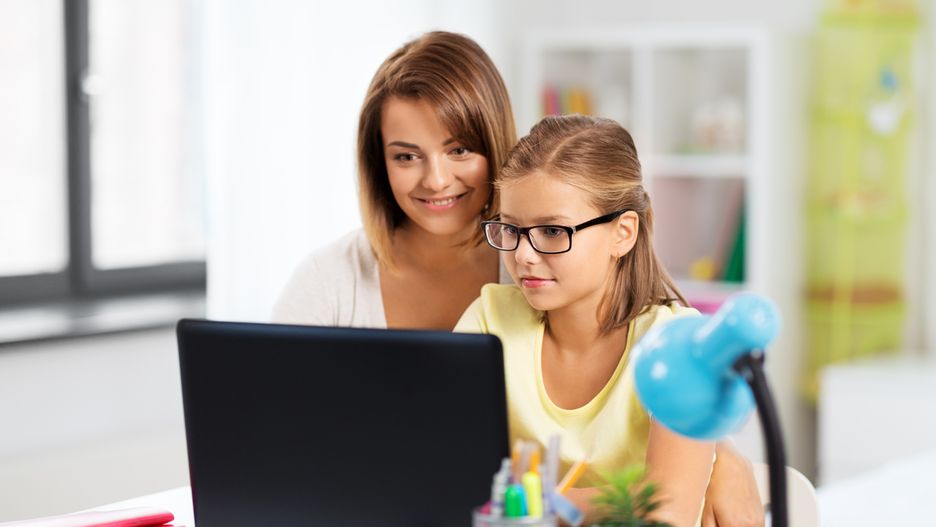 Groteska - definicja, funkcje i przykłady