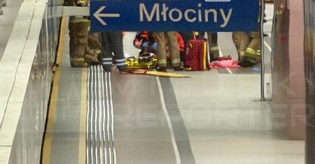 Warszawa: Mężczyzna pod pociągiem metra. Utrudnienia w kursowaniu pociągów