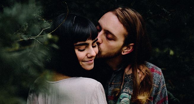 Polacy są narodem otwartym: dbamy o relacje z rodziną, szanujemy obcokrajowców i inne narodowości (raport)