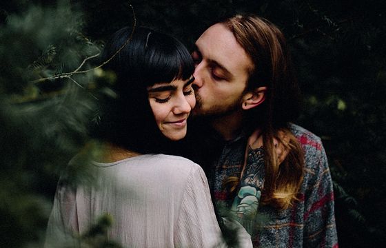 Polacy są narodem otwartym: dbamy o relacje z rodziną, szanujemy obcokrajowców i inne narodowości (raport)