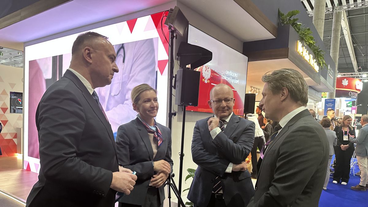 Otwarcie stoiska na MWC