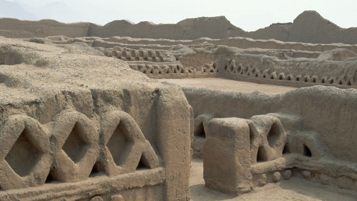 Obsceniczne graffiti na murach Chan Chan