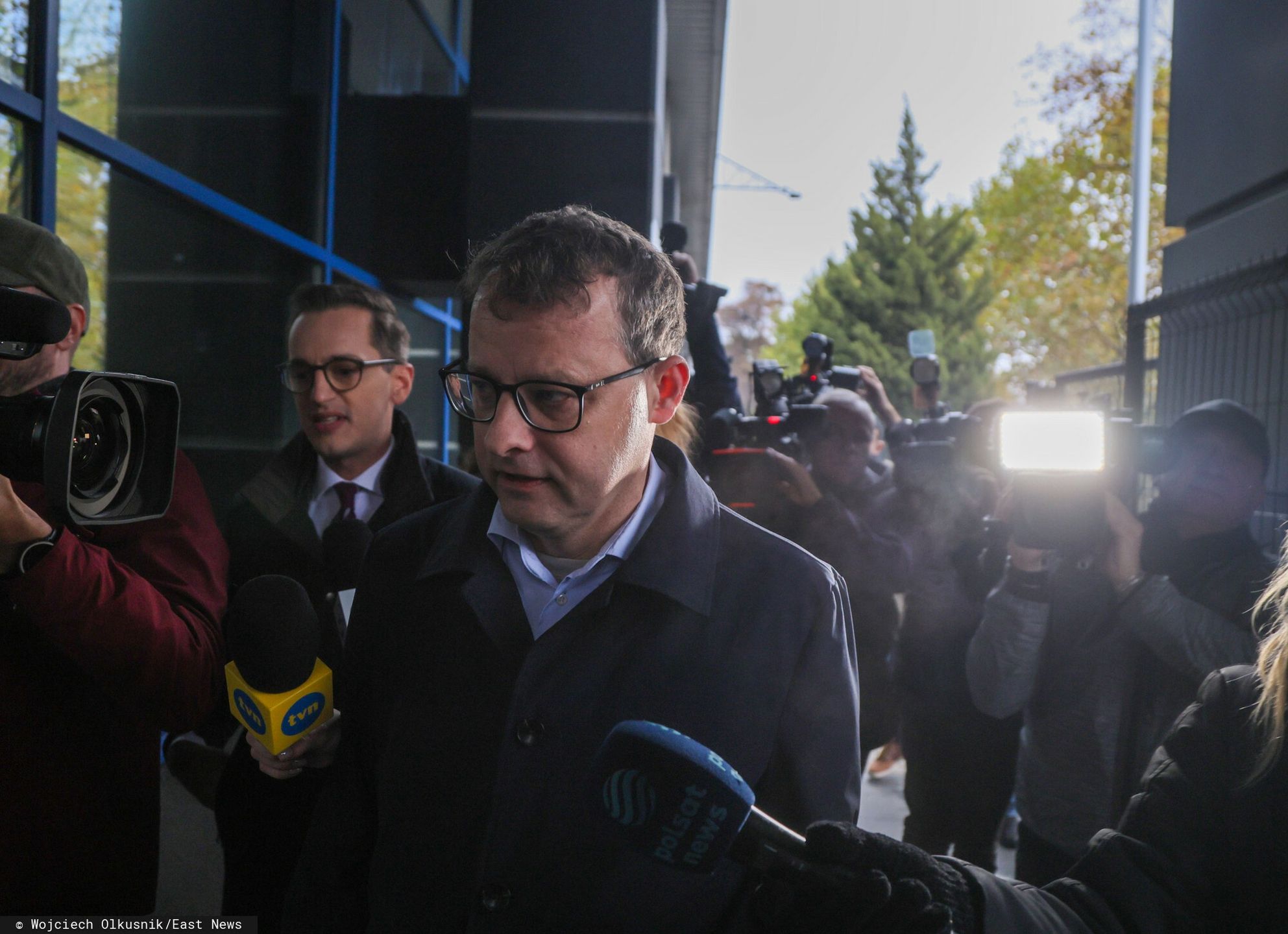 Marcin Romanowski wezwany do prokuratury
Fot. Wojciech Olkusnik/East News, 15.10.2024. Warszawa. Posel PiS, byly wiceminister sprawiedliwosci Marcin Romanowski (C) wezwany ponownie do prokuratury krajowej. Politykowi maja byc powtorzone zarzuty w zwiazku z dzialalnoscia Funduszu Sprawiedliwosci.
Wojciech Olkusnik