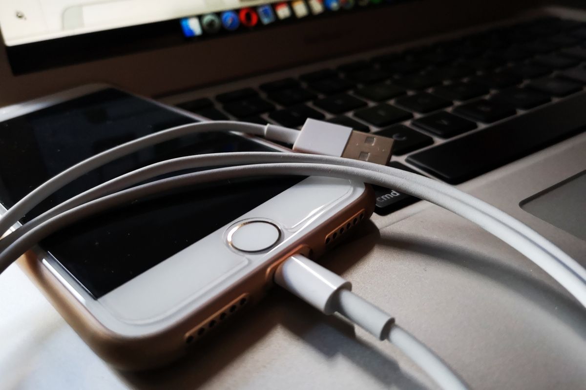 iPhone'y z nową ładowarką: nie będzie potrzebna przejściówka do MacBooka Pro