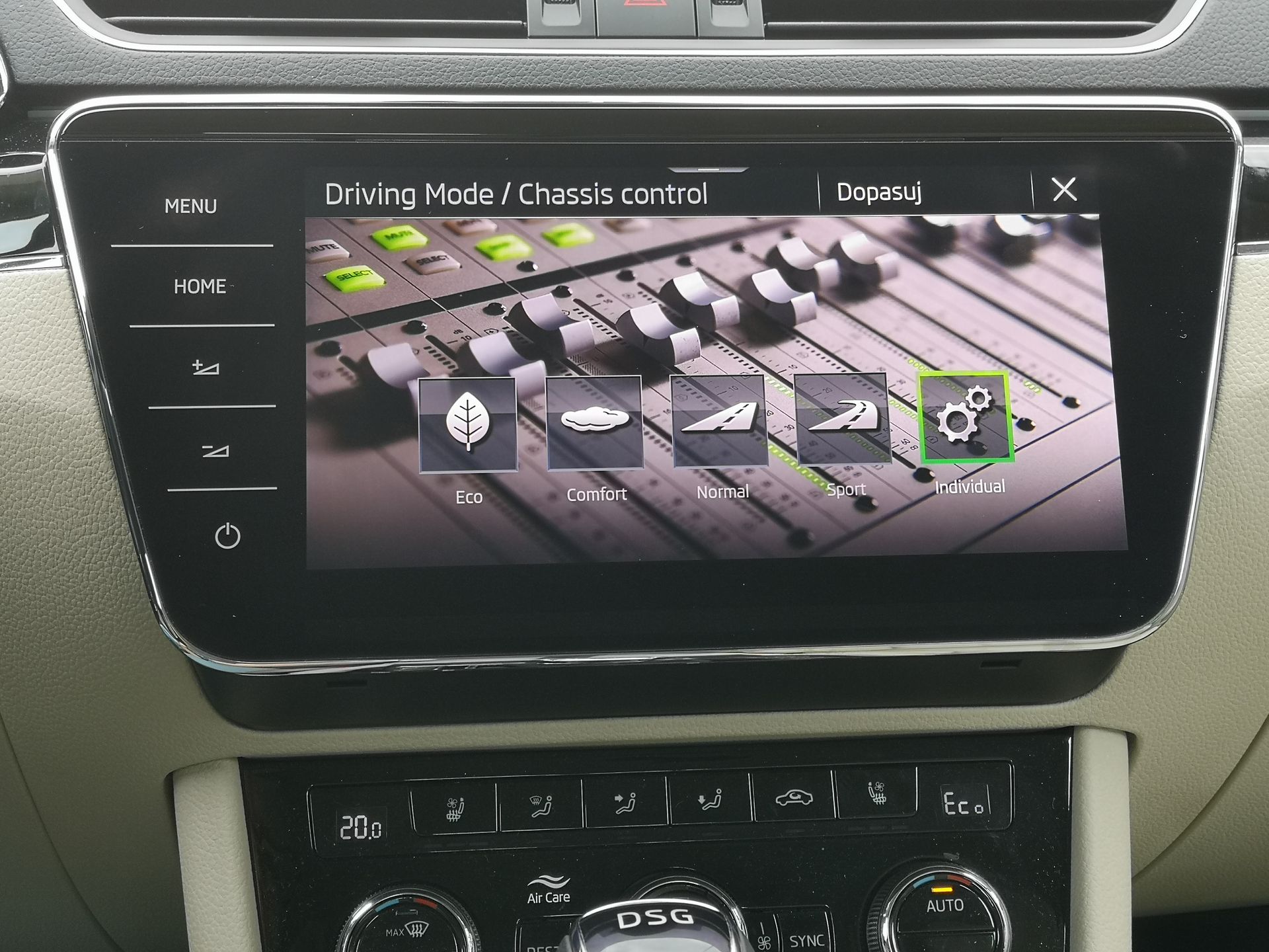 Skoda Superb iV: Systemy zarządzania energią oraz wsparcia kierowcy 18