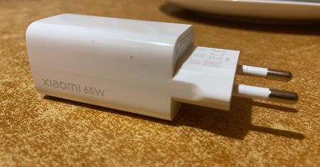Azotek galu przyszłością ładowarek? Krótki test Xiaomi Fast Charger 65 W
