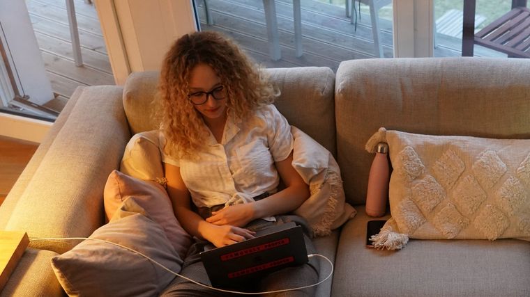 Noradrenalina w ludzkim organizmie pełni funkcję neuroprzekaźnika, a także hormonu.