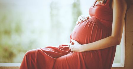 Zgaga w ciąży – przyczyny, objawy, domowe sposoby i leczenie