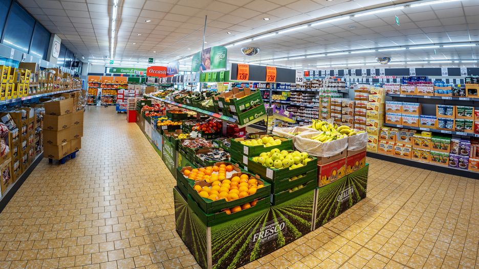 Klienci wyjadają cukierki bez płacenia