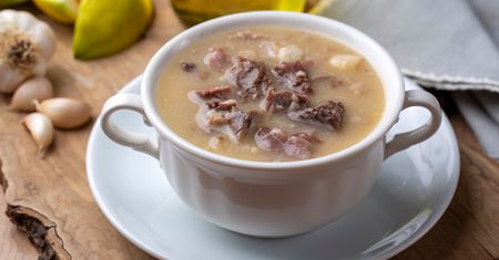 Ptasi móżdżek, zupa z oczami owcy i śmierdzące tofu. Spróbowałam najdziwniejszych potraw na świecie