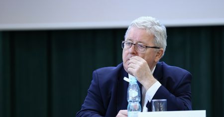 "Tajne negocjacje". KE zarzuca polskiemu ministrowi nieprawdę