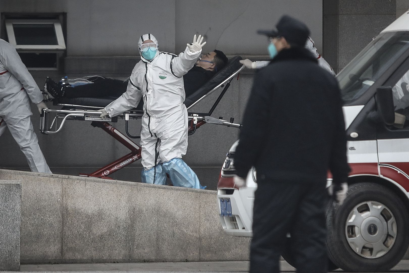 Utknął w Wuhan na kilka miesięcy. Mówi, co Europa robi źle