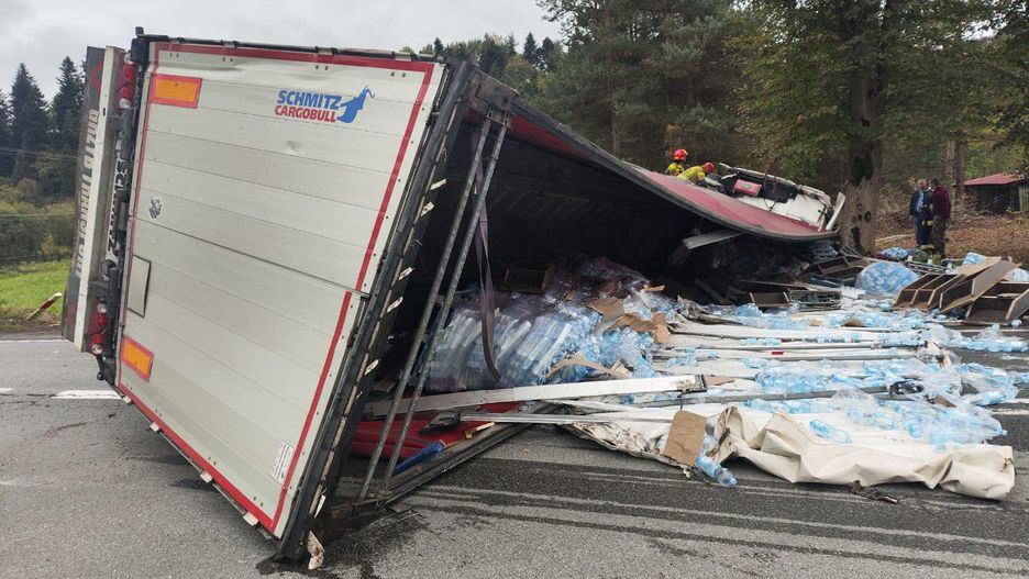 Śmiertelny wypadek na DK 75. Na jezdni setki butelek