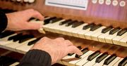 Organista przesyłał półnagie zdjęcia i pisał o "zmysłowym dotyku". Policja nie reaguje