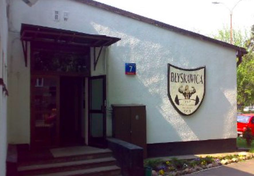 Warszawa. Smutek w praskiej "Błyskawicy". Czekali z nadzieją na otwarcie, ale hantle jeszcze poleżą