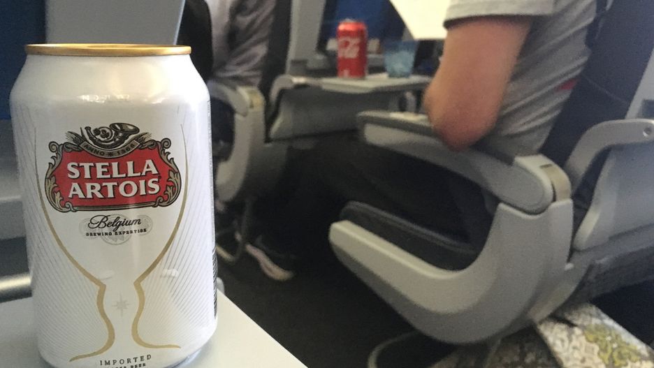 Większe kary dla nadużywających alkohol w samolocie