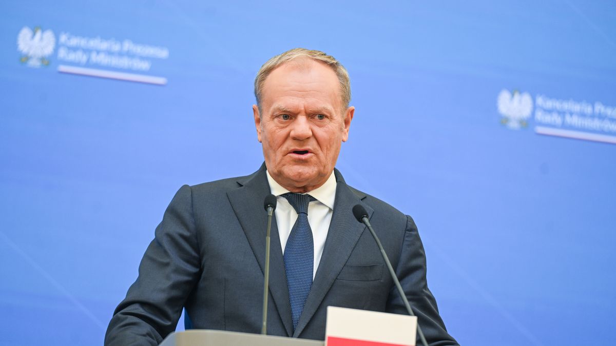 WARSAW, POLAND - APRIL 28 : Poland's Prime Minister, Donald Tusk and the US Secretary of Energy Chris Wright speak before signing a Engineering Development Agreement between Polish Nuclear Power Plants and the Westinghouse-Bechtel Consortium at the Prime Minister Chancellery on April 28, 2025 in Warsaw, Poland. (Photo by Omar Marques/Anadolu via Getty Images)