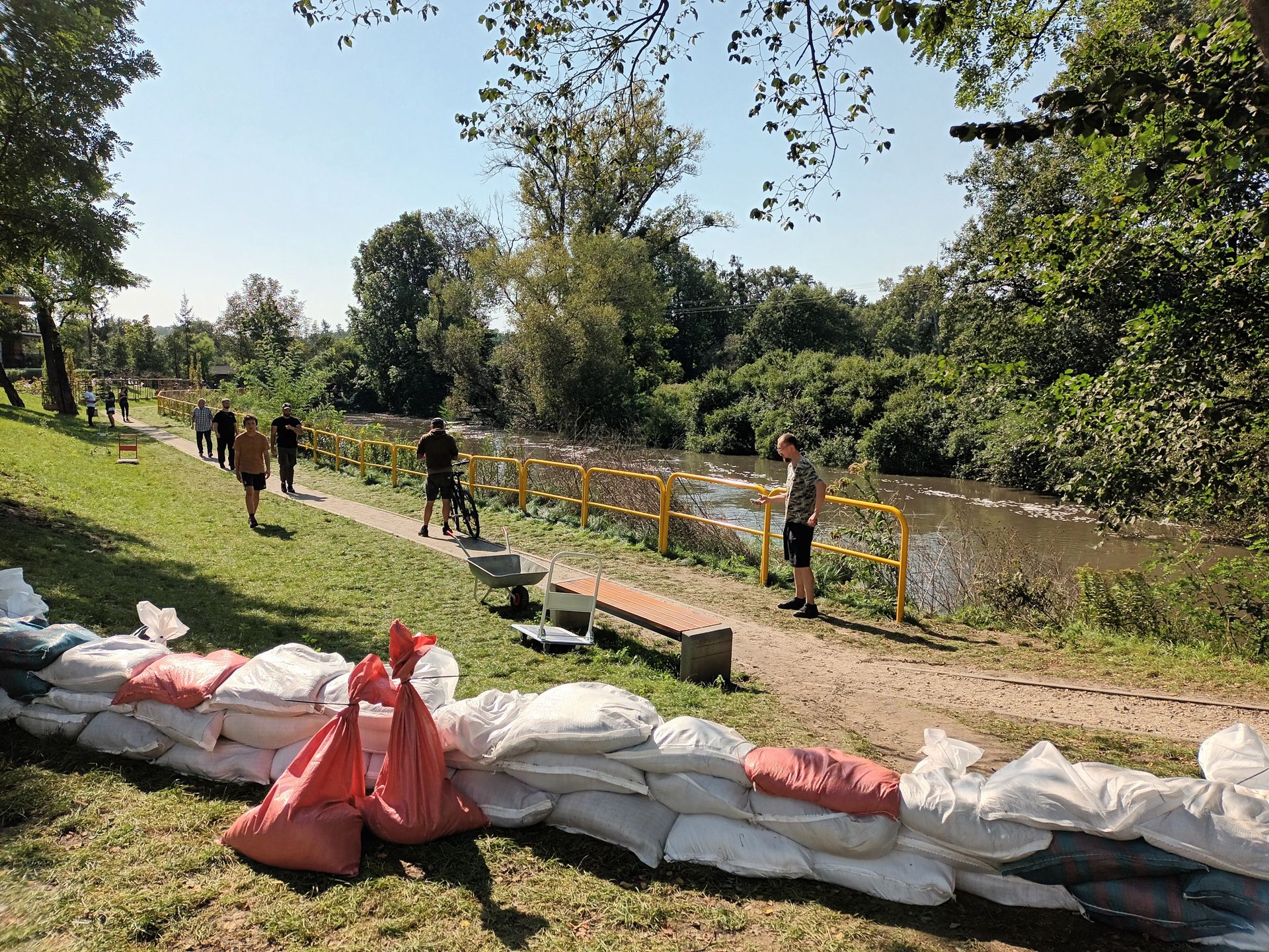 Słoneczne Stabłowice chronią się przed Bystrzycą