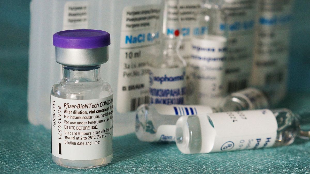 zraelskie ministerstwo zdrowia poinformowało, że szczepienie przeciwko COVID-19 szczepionką firmy Pfizer może mieć związek z zaobserwowaną niewielką liczbą przypadków zapalenia mięśnia sercowego.