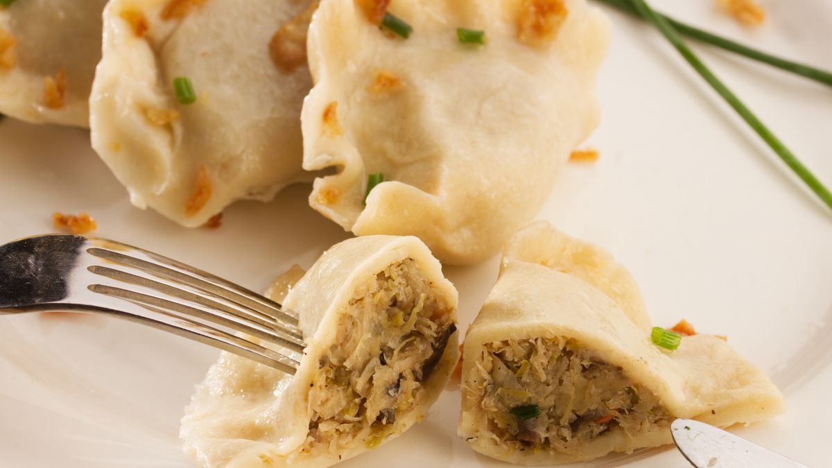 Do farszu na pierogi dodaję mięso, które zostało mi z rosołu