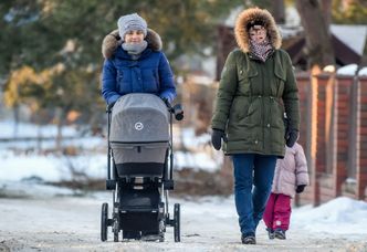 Opatulona Socha z córkami na spacerze (ZDJĘCIA)