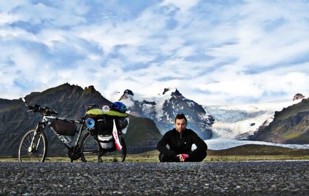 Rowerem na Islandię po protezę nogi