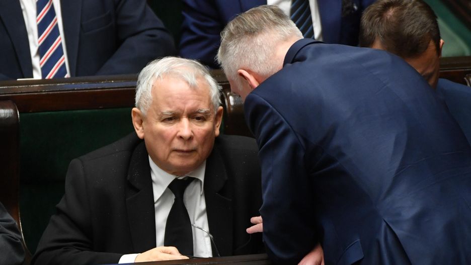 Koronawirus. Polakom ciężko wyłonić osobę, która teraz sprawdziłaby się w funkcji premiera