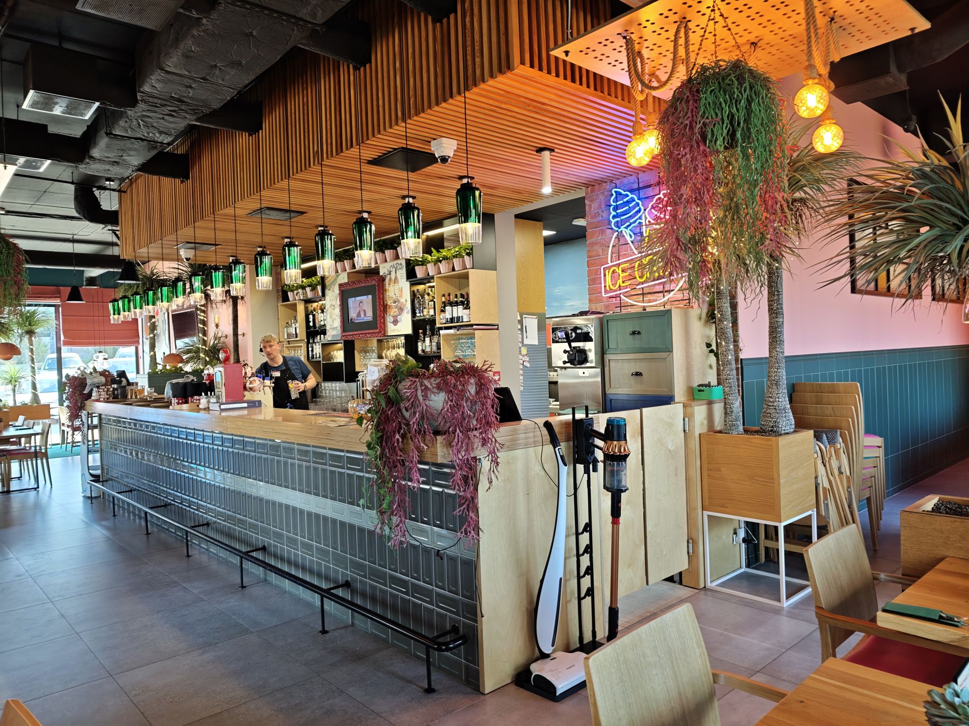 Płatność odbywa się przy barze