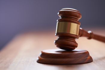 Co wiesz o sprawach prawnych? Przetestuj wiedzę w krzyżówce