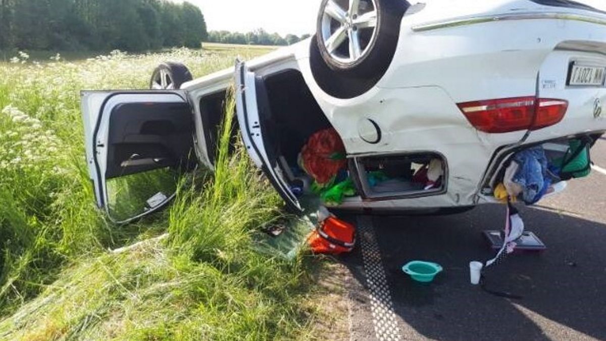 Jeden ze zniszczonych samochodów