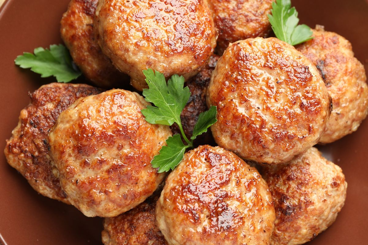 Do masy na kotlety mielone nie dodaję kajzerki