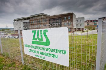 Emerytury sierpniowe 2025. Stawki brutto i netto