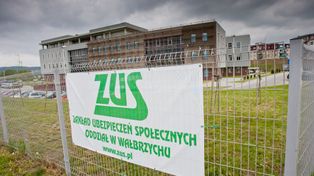 Emerytury sierpniowe 2025. Stawki brutto i netto
