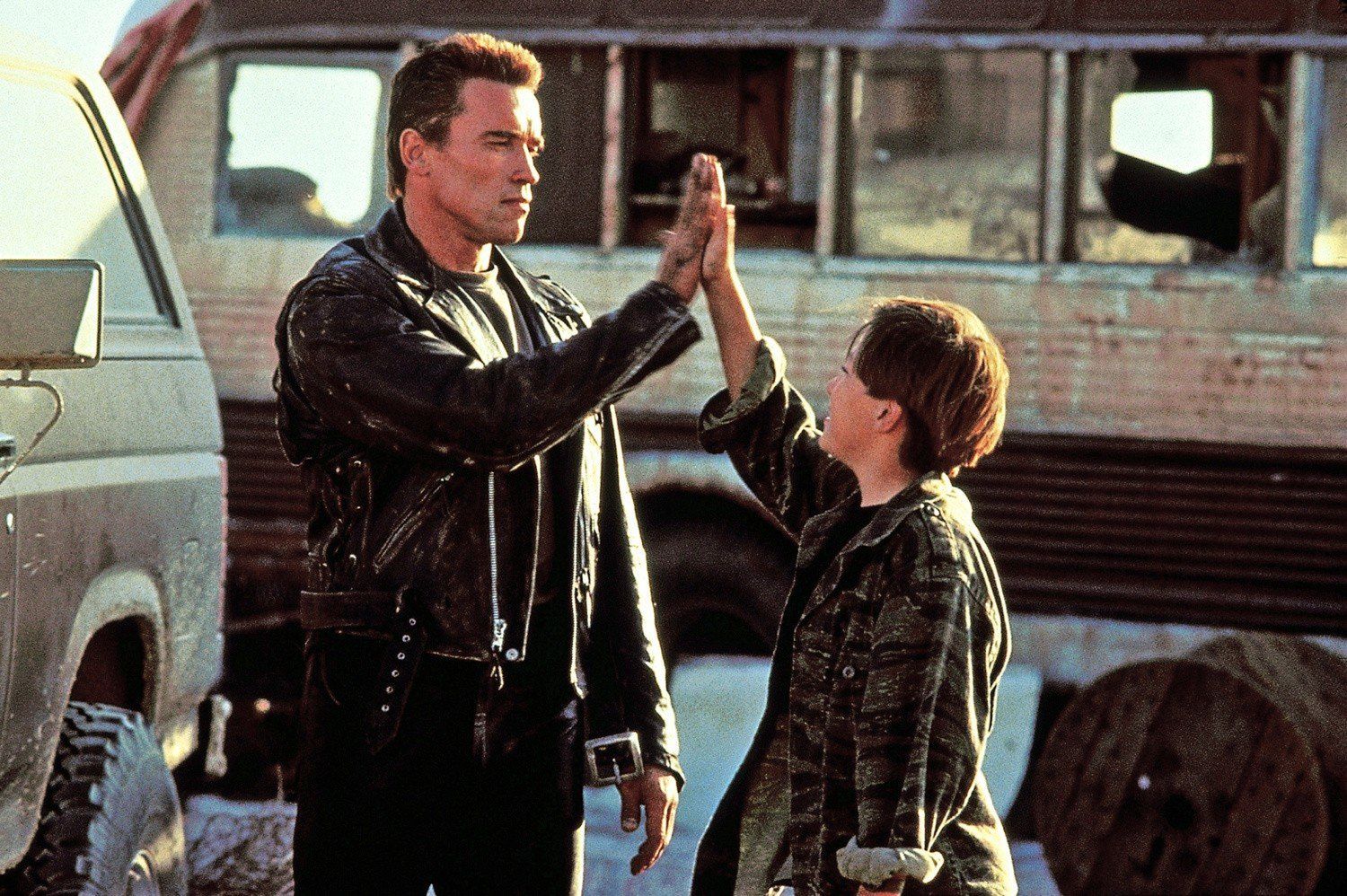 Joseph Baena urodził się 2 października 1997 roku. Ma więc 25 lat. Jest nieślubnym synem Arnolda Schwarzeneggera i Mildred Patricii Baena. O tym, że jego ojcem jest Arnold Schwarzenegger dowiedział się, gdy miał 13 lat. Media nagłośniły ten fakt dzień po tym, jak zakończyła się kadencja Arnolda Schwarzeneggera na stanowisku gubernatora. Na zdjęciu Edward Furlong i Arnold Schwarzenegger w filmie &#34;Terminator 2: Dzień sądu&#34; (Terminator 2 - Judgment Day). Rok 1991.Tak wygląda Joseph Baena, syn Arnolda Schwarzeneggera. Zobaczcie zdjęcia &gt;&gt;&gt;&gt;