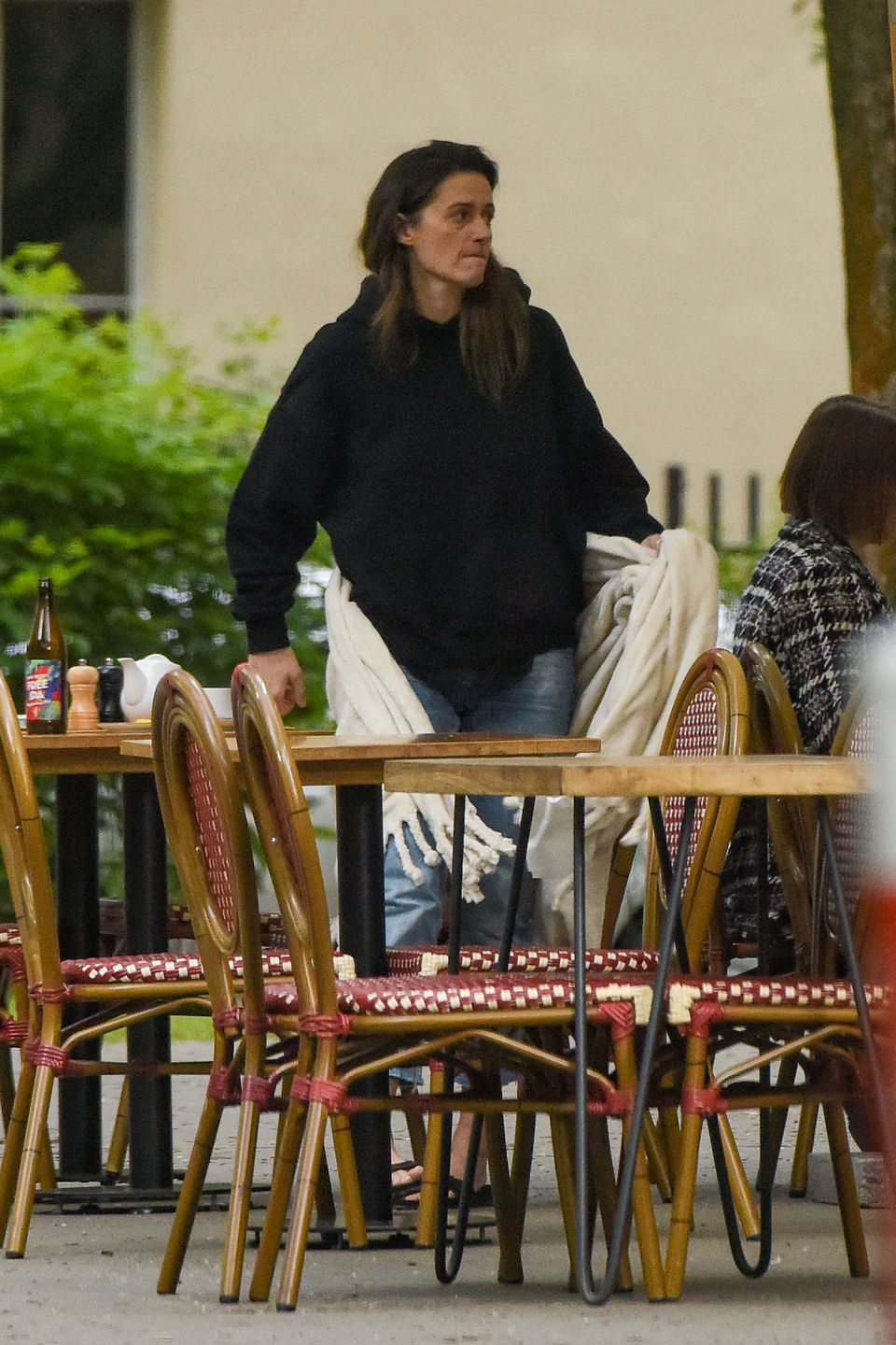 Agnieszka Grochowska w restauracji z tajemniczym mężczyzną