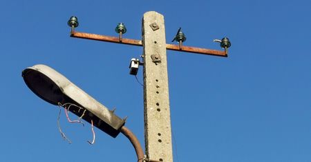Masz działkę ze słupem energetycznym? Sąd Najwyższy wydał ważny wyrok