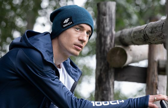 Kamil Stoch reklamuje kolekcję odzieży 100CH x 4F (wideo)