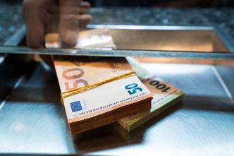 Kursy walut. Złotego osłabia silniejszy dolar i wypowiedzi prezesa NBP