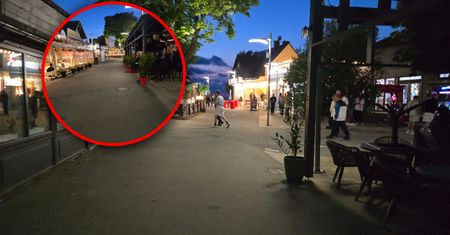 Na zegarze 21:30. Smutny widok nad Bałtykiem. Załamują ręce