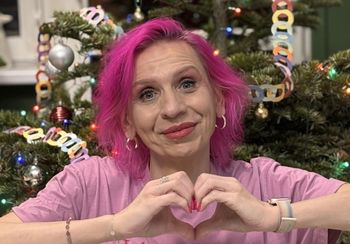 Jest transpłciowa. Przyjęła księdza po kolędzie