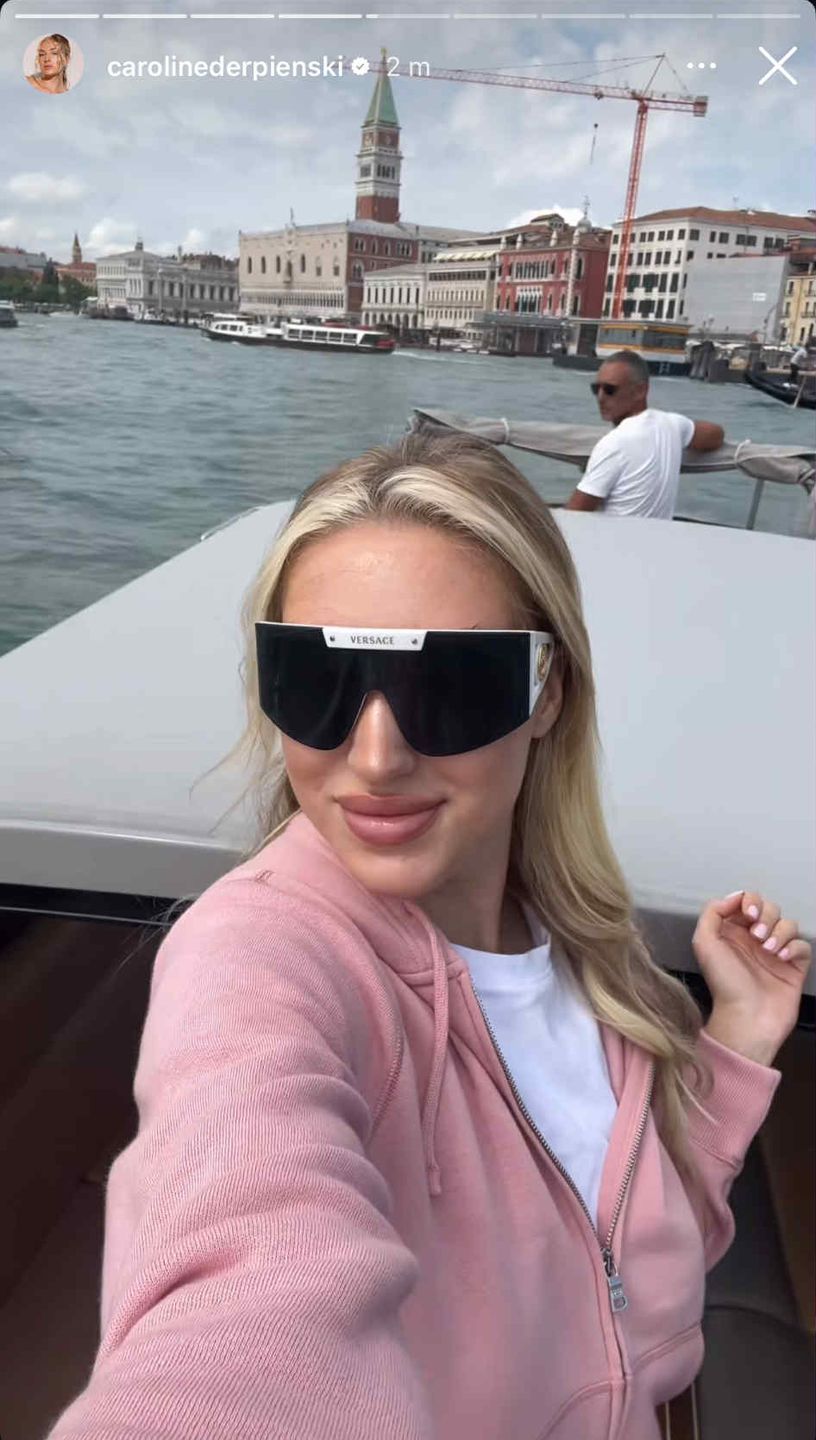 Caroline Derpienski śle pozdrowienia z Wenecji