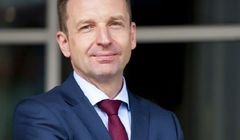 Damian Ragan za Richarda Pareta w zarządzie banku Credit Agricole