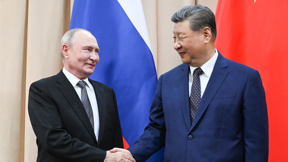 Shanghai Cooperation Organization (SCO) Summit 2026 in Bishkek
epa13202592 Russian President Vladimir Putin (L) and Chinese President Xi Jinping shake hands as they pose for photos before a meeting on the sidelines of the Shanghai Cooperation Organization (SCO) summit in Bishkek, Kyrgyzstan, 31 August 2026. The Shanghai Cooperation Organization (SCO) Summit 2026 is held in Bishkek on 31 August and 01 September.  EPA/KRISTINA SOLOVYOVA/SPUTNIK/KREMLIN / POOL MANDATORY CREDIT 
Dostawca: PAP/EPA.
KRISTINA SOLOVYOVA/SPUTNIK/KREMLIN / POOL
diplomacy, SCO summit